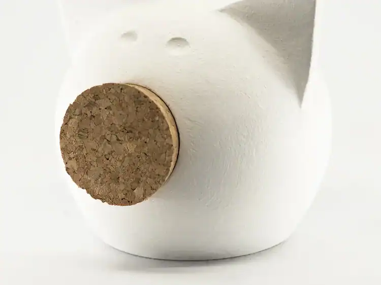 1. Minge de porumb de pluș pentru jucării de copii, în formă de porc cu fundiță albă.