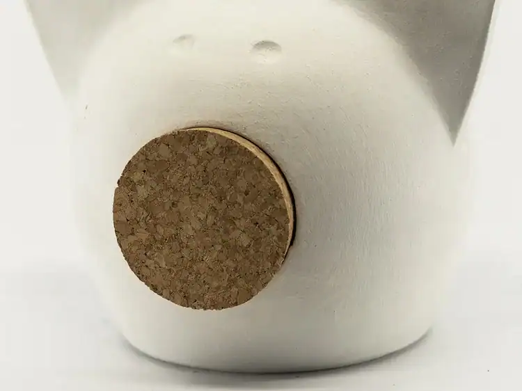 1. Jucarie casuta pentru depozitare cu design simpatic si functional pentru camera copilului.