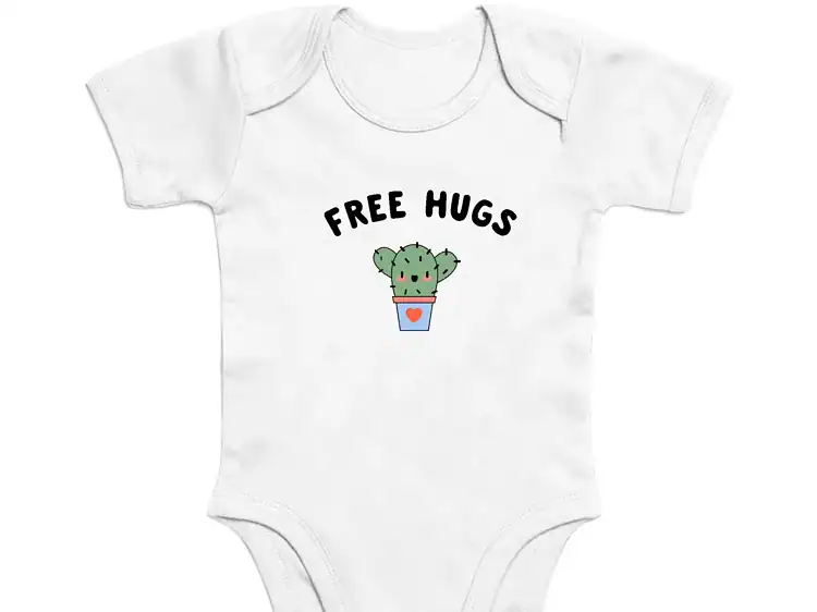 1. Body pentru bebeluși cu imprimeu cactus și mesaj "Free Hugs".