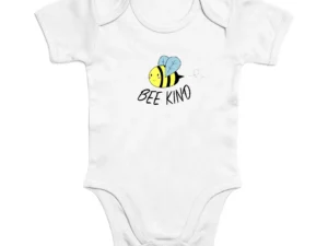 1. Body de bumbac pentru bebeluși cu inimioară și insecte vesele, ideal pentru primii ani.