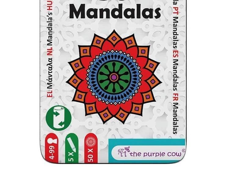 O colectie de jocuri cu 50 de provocari ce se afla intr-o cutie metalica