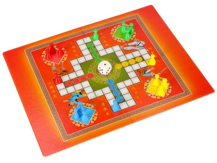 al cărui scop este de a duce pionii la locul stabilit. Desfășurarea jocului este influențată în principal de caracterul aleatoriu al aruncării zarurilor. Număr de jucători: 2-4.