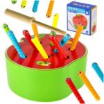 Magnetic din lemn omidă de lemn măr - Un joc magnetic din lemn în formă de măr. Jocul constă în eliminarea a 10 viermi colorați cu ajutorul unui băț care se termină într-un magnet. Stimulează simțul gândirii logice și dexteritatea. Material: lemn