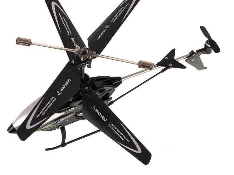 Zmeură de jucării pentru copii cu rotor și elice de plastic negru, ideala pentru jocuri creative.