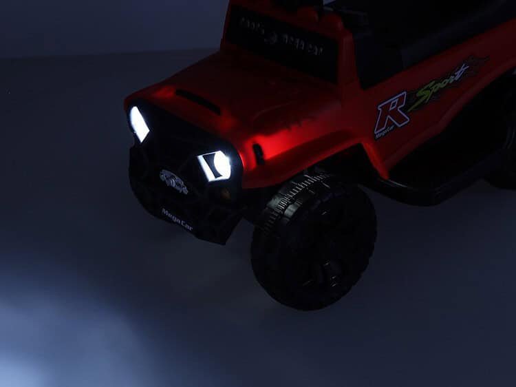 Jucarie masinuta cu lumini LED pentru copii, distractie in siguranta.