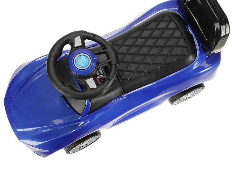 Mașinuță electrică pentru copii, model sportiv albastru, ideală pentru joacă în aer liber.