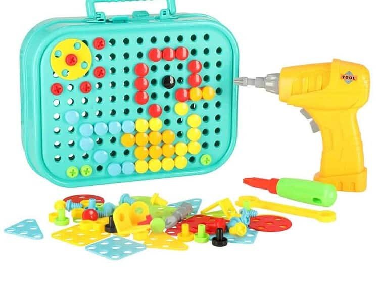 Jucării educative pentru copii, set constructor cu șurubelniță și accesorii din plastic.
