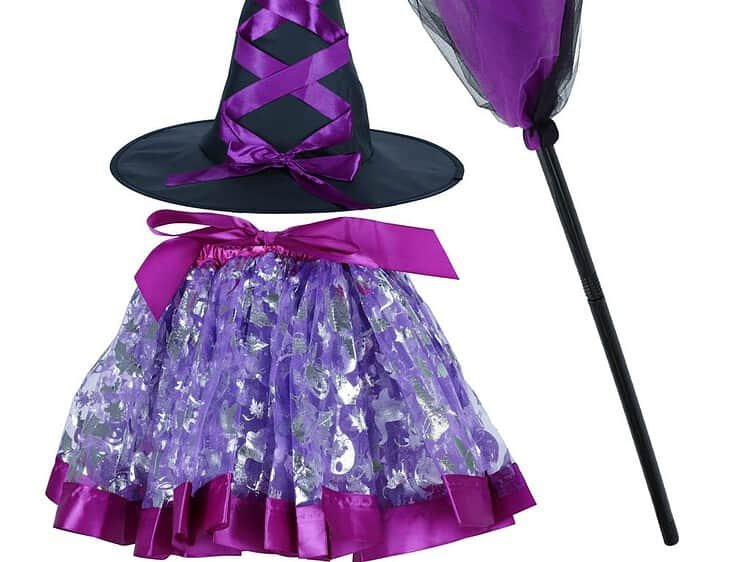 pălărie și mătură. Accente de costum în mov. Material: poliester