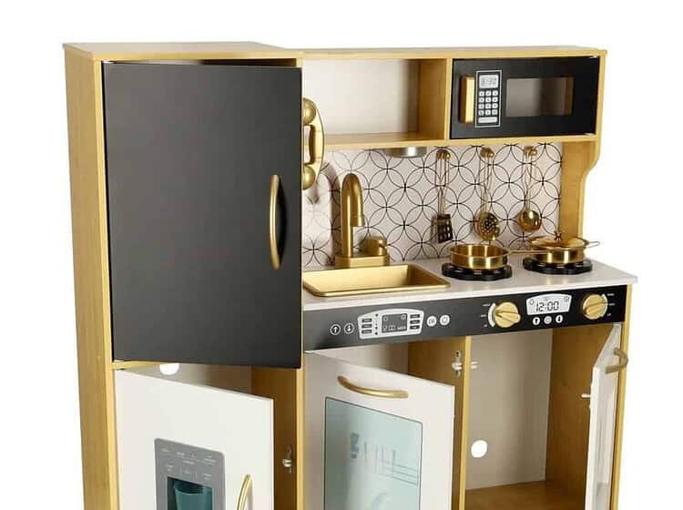 Dulap de jucării pentru copii, mobilier de bucătărie miniatură cu electrocasnice în design modern.