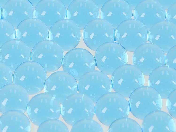 Bile colorate pentru apoiasii din casuta jucariilor, accesorii pentru paznicul de joaca.