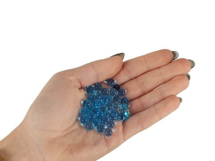 1. Mărgele din plastic pentru fabricate jucării și accesorii pentru copii.