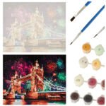 Pictură cu numere 40x50cm pod - Pictura după numere - o tendință pe care oamenii din întreaga lume au ajuns să o iubească. Aceasta presupune colorarea cu ajutorul vopselelor a căsuțelor corespunzătoare - marcajele digitale facilitează întregul proces. Vopsele și trei pensule incluse. Model: pod și focuri de artificii. Dimensiunile pânzei: 50x40cm.