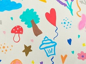 Joaca pentru copii, casuta jucariilor, decor colorat si creativ pentru camerele celor mici.