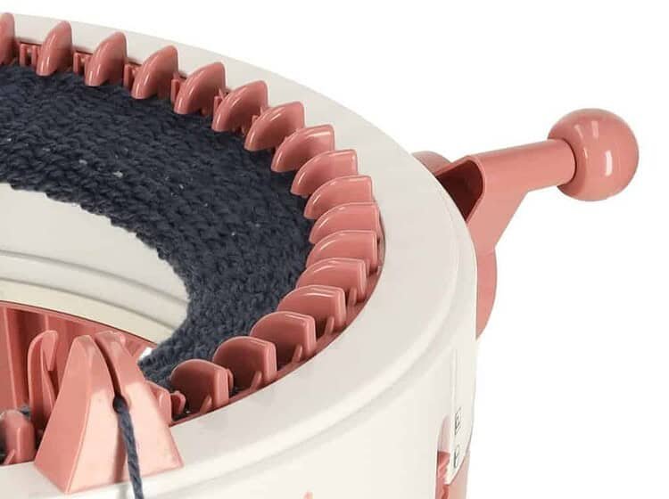 1. Jucarie pentru copii, tricotaj cu ac, color pink, decor pentru camera copii.