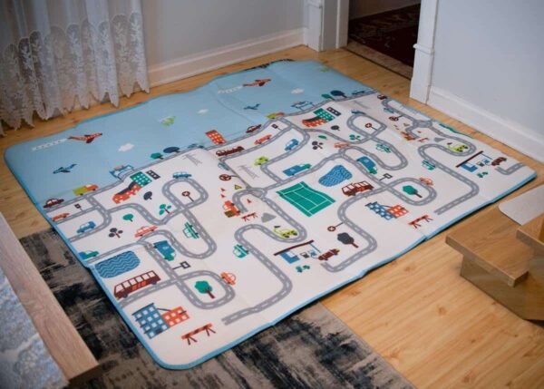 care îmbunătățește confortul copilului atunci când se joacă pe podea. Este ușor de curățat. Dimensiuni: 1.8m x 2m