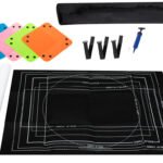 Puzzle mat bord 2000el. - Un covoraș de puzzle 500-2000el. Va fura inima oricărui iubitor de puzzle cu mai multe piese. Facilitează depozitarea și transportul puzzle-ului pe care l-ați început. Material: poliester cu structură de pâslă. Dimensiuni (L x l): 118x79cm.