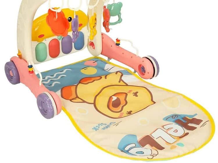 Jucărie pentru bebeluși, pătuț cu activități și jucării colorate, ideal pentru dezvoltarea senzorială.