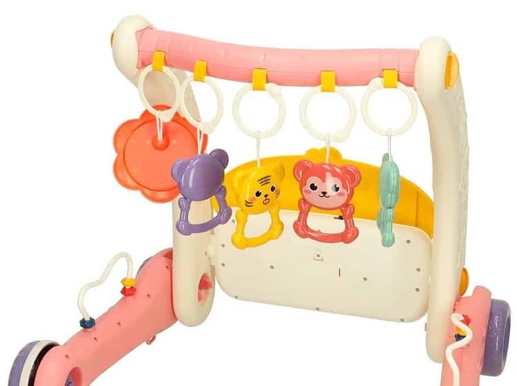 Jucarie pentru copii cu leagăn, roți și accesorii colorate pentru joacă sigură.