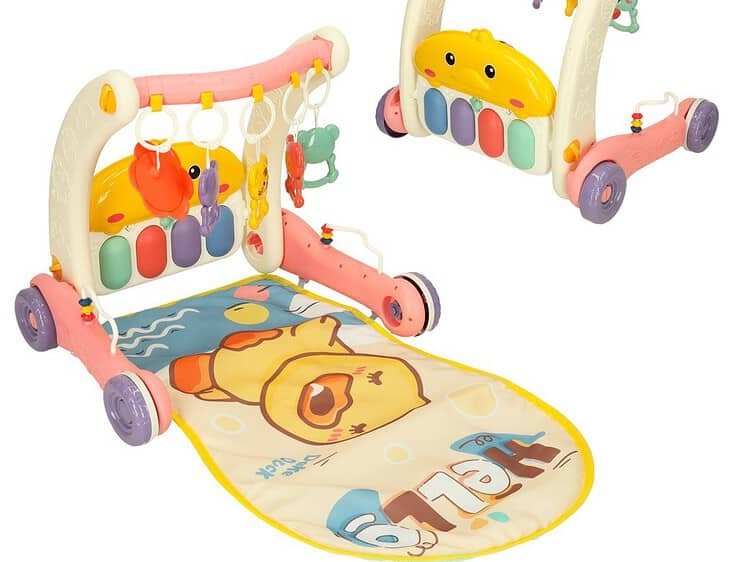 Jucărie pentru copii, pătuț din lemn cu jocuri și accesorii, pentru joacă și dezvoltare.