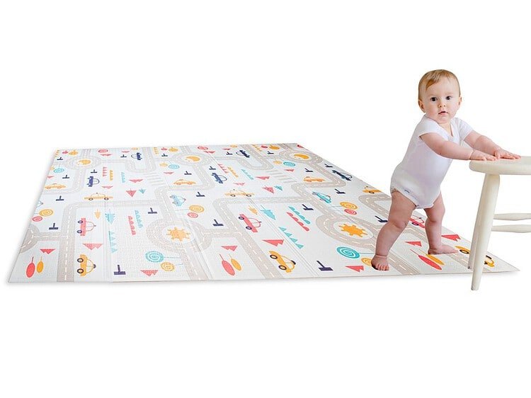 1. Covor moale pentru copii cu modele de stradă și vehicule.