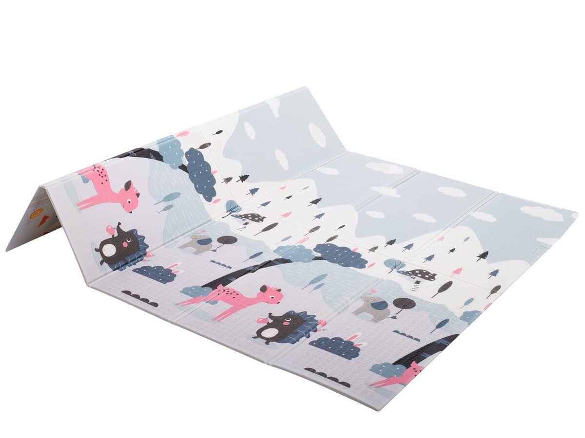 iar pe cealaltă o stradă cu mașini. Ideal pentru joacă sau pentru a învăța să se târască. Vă protejează copilul de căzături și de podelele reci. Dimensiuni: 198x177. Grosime: 8 mm.