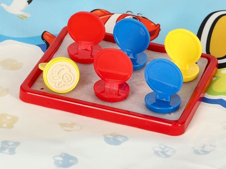 4 șabloane. Dimensiunile covorului: 100x80cm