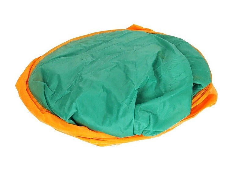 Saltea jocuri pentru joacă în aer liber de culoare verde și portocaliu.