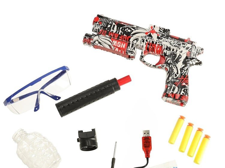 Jucării pentru copii cu pistol cu proiectile și accesorii pentru joacă sigură.