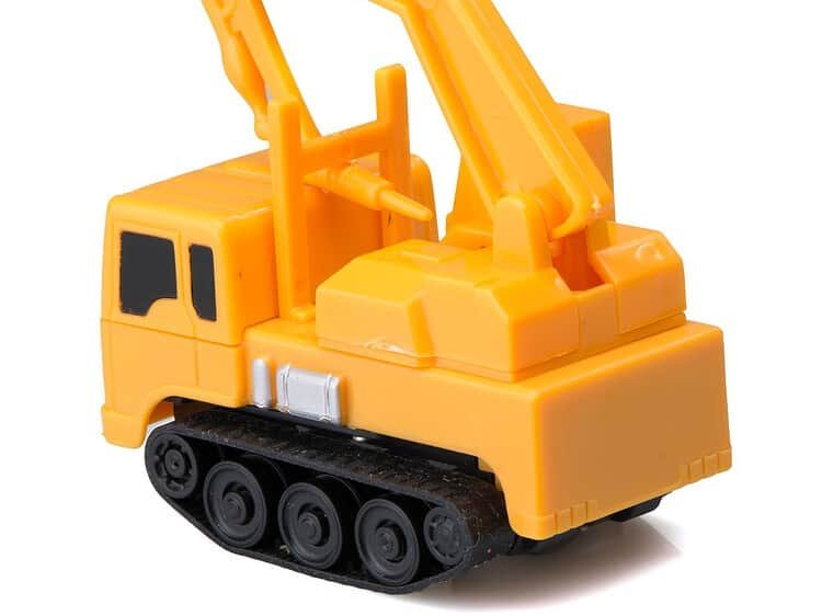 Jucarie excavator de constructii pentru copii, plastice, galbene, cu piese detasabile.