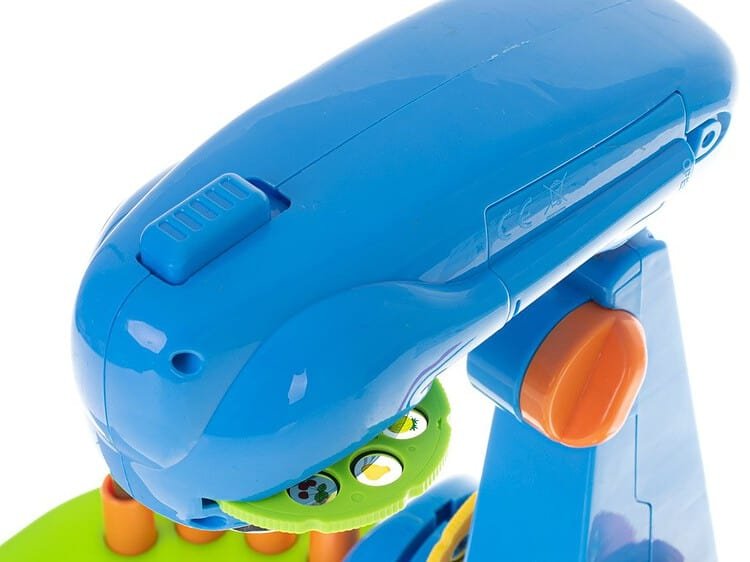 Jucărie mecanică pentru copii, cifre și forme în culori vesele pentru joacă și învățare.