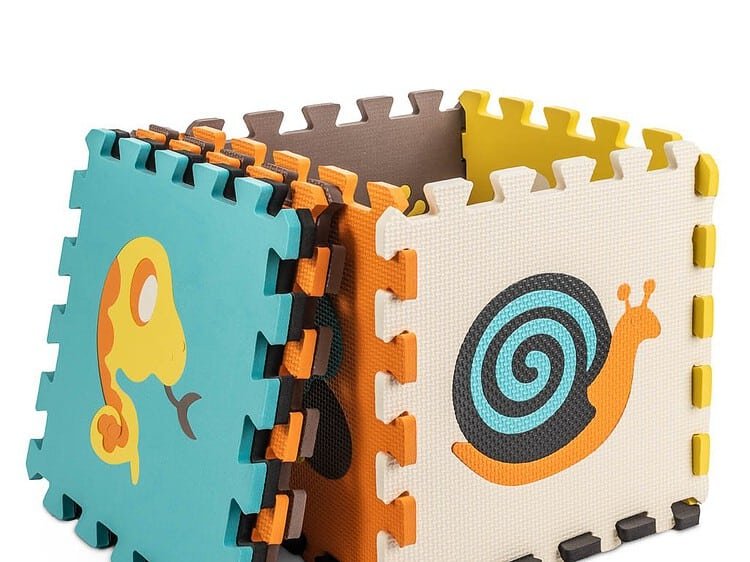 1. Plușe moale pentru copii, cameră sigură și distractivă, ideală pentru jocuri și activități creative.