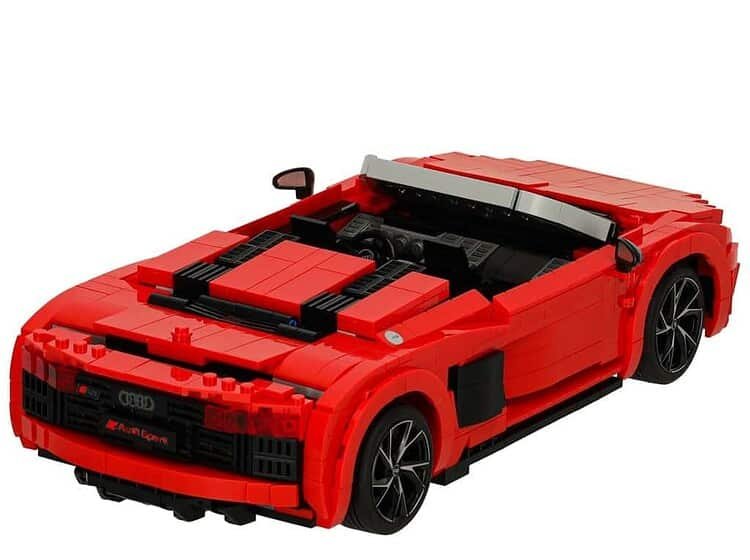 Mașină sport din cărămizi Lego, model replică Ferrari roșu, perfectă pentru joacă și decor.