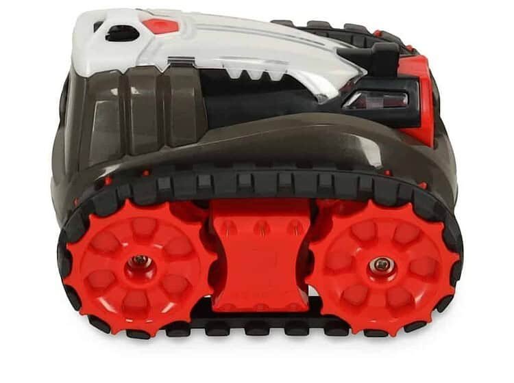Jucărie robotică cu roți în culorile roșu și negru pentru copii, perfectă pentru distracție și dezvoltarea abilităților motorii.