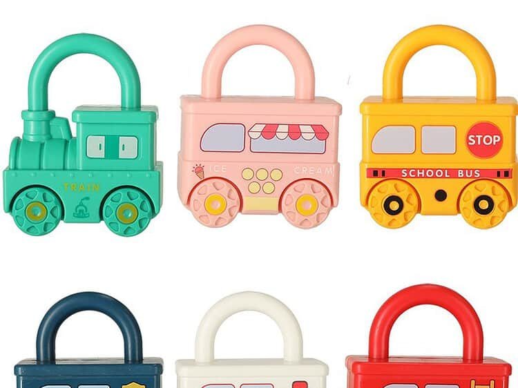 Joc de puzzle educațional blocuri de mașini blocuri de mașină lacăte senzoriale jucărie Montessori - Un set de mașini colorate cu lacăt care pot fi legate între ele. Fiecare mașină se potrivește cu o singură cheie. O distracție grozavă pentru a învăța gândirea logică și pentru a exersa abilitățile manuale. Material: plastic. Dimensiunile mașinii: 7 cm x 9 cm.