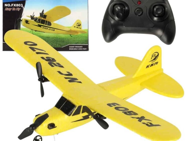Aeronave RC FX803 Piper 150mah - Avion galben cu telecomandă - zboară singur în aer. Fabricat din plastic asemănător polistirenului. Forma aerodinamică permite zboruri impresionante. Distracție și emoții garantate! Alimentare: baterie reîncărcabilă. Dimensiuni: 30