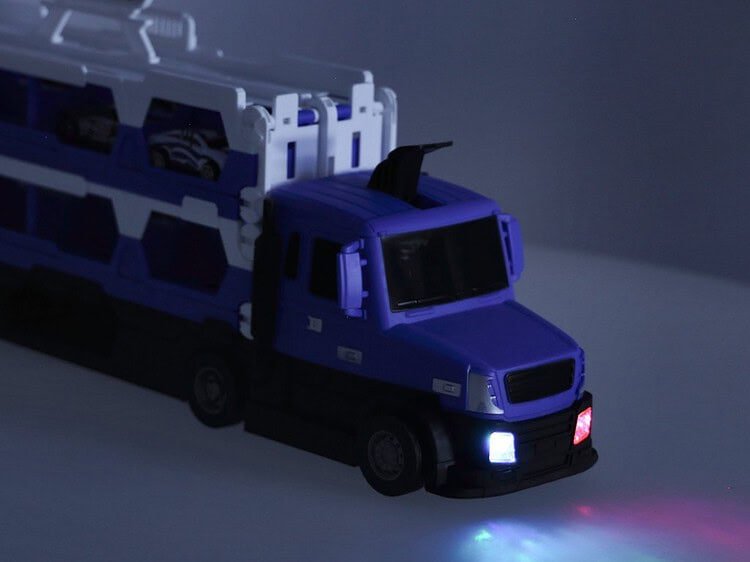 1. Mașinuță de jucărie luminosă pentru copii, cadou perfect pentru micuți.