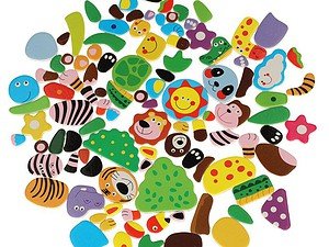 Motiv jucării de pluş pentru copii, diverse modele și culori pentru joc și dezvoltare.