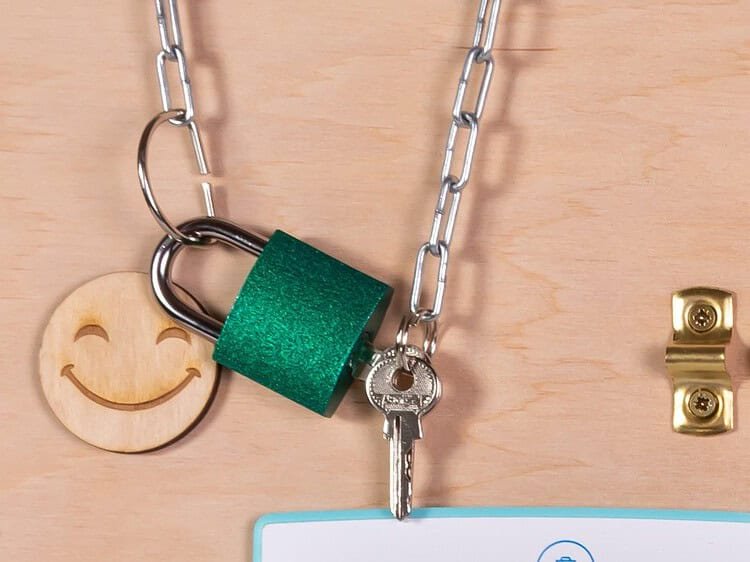 Cheie de siguranță parașută pentru jucării, metalică verde, pentru casuta de jucării, siguranta copii.