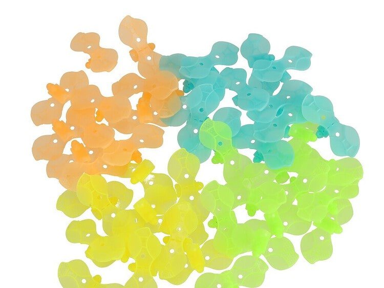 Pistă de curse luminoasă de asamblat cu mașina 54 de piese - Pista de mașini care strălucește în întuneric - o garanție a succesului jocului. Ideal pentru fanii mașinilor și ai construcțiilor. Perfect pentru dezvoltarea abilităților manuale și a imaginației. Setul include o mașină necesară pentru joacă. Material: plastic. Mașină: 10 x 8 x 7