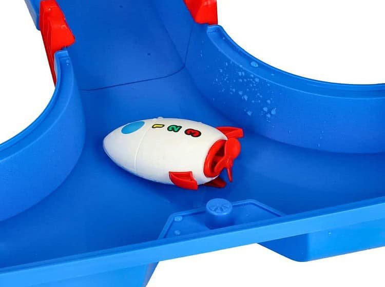 Joc pentru copii cu tobogan și avion de plastic, ideal pentru joacă și distracție în grădină.