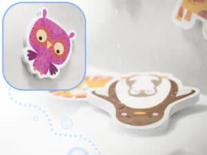 Jucarie educativa din lemn cu bufnița roz, pentru dezvoltarea copiilor mici.