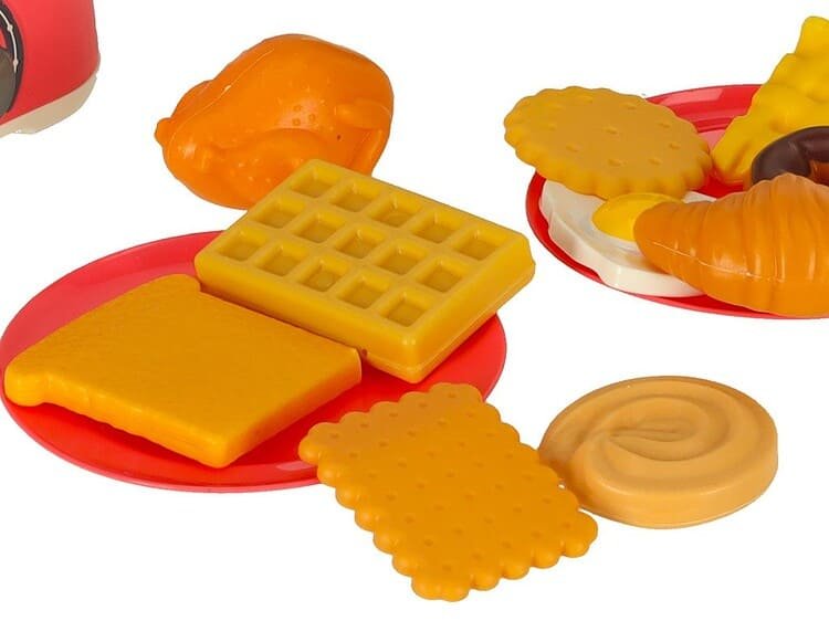 Jucării din plastic pentru copii, prăjituri și mâncare de jucărie în set pentru joacă imaginativă.