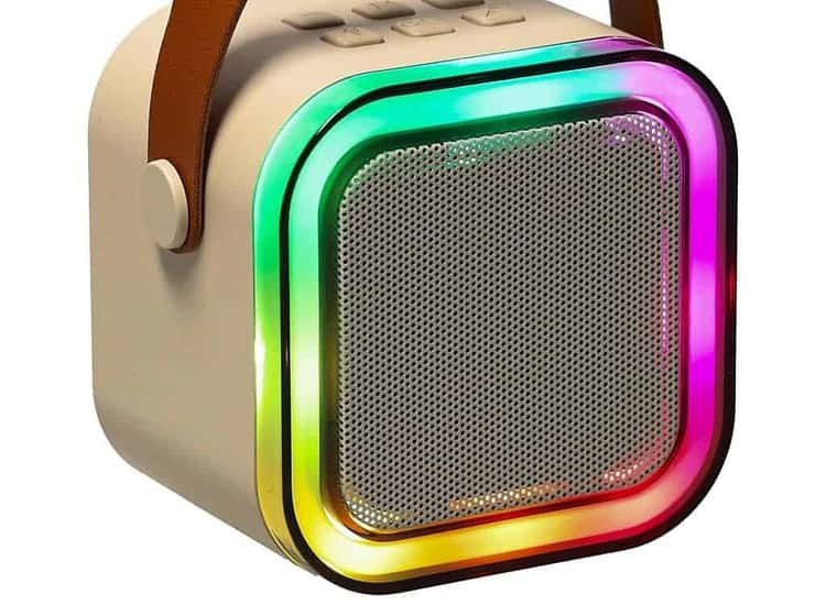 1. Casuta jucariilor cu lumini colorate si design modern pentru copii.