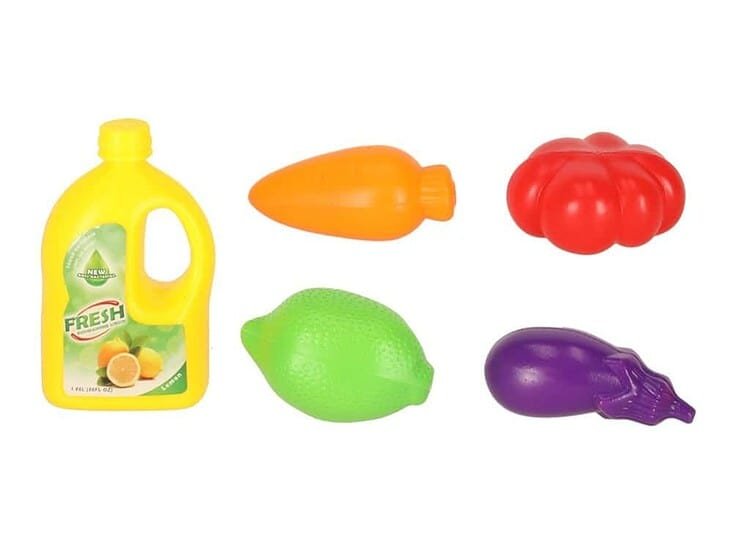 Jucării fructe și legume din plastic pentru joacă și dezvoltarea creativității copiilor.