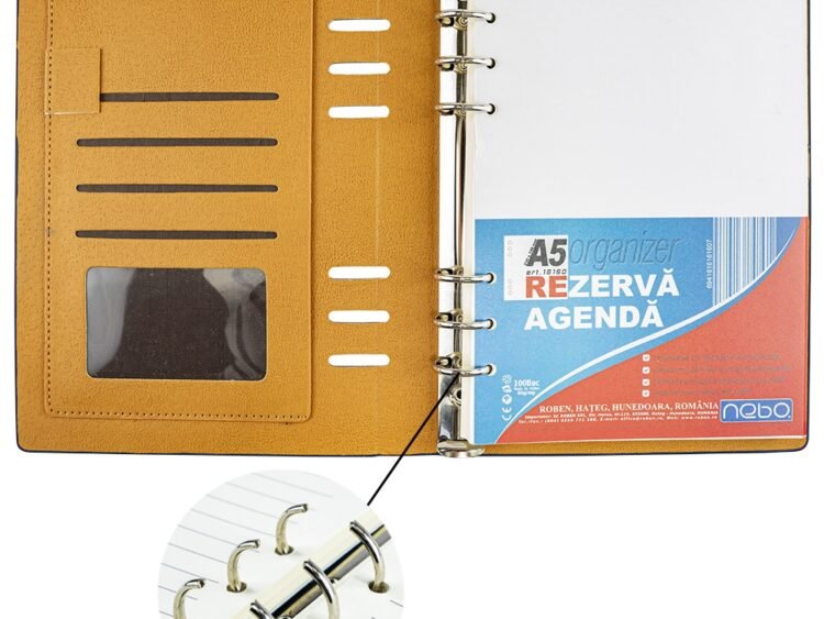 - contine 100 pagini prinse in inele metalice;