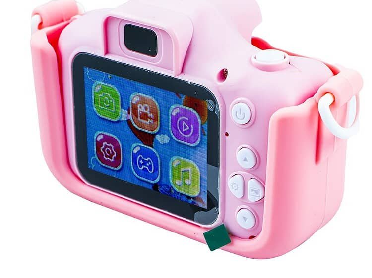 - Specificatii camera: display cu diagonala de 5 cm