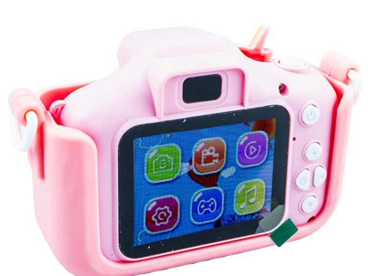 - Specificatii camera: display cu diagonala de 5 cm