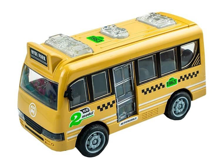 - Jucaria are inertie pe rotile din spate