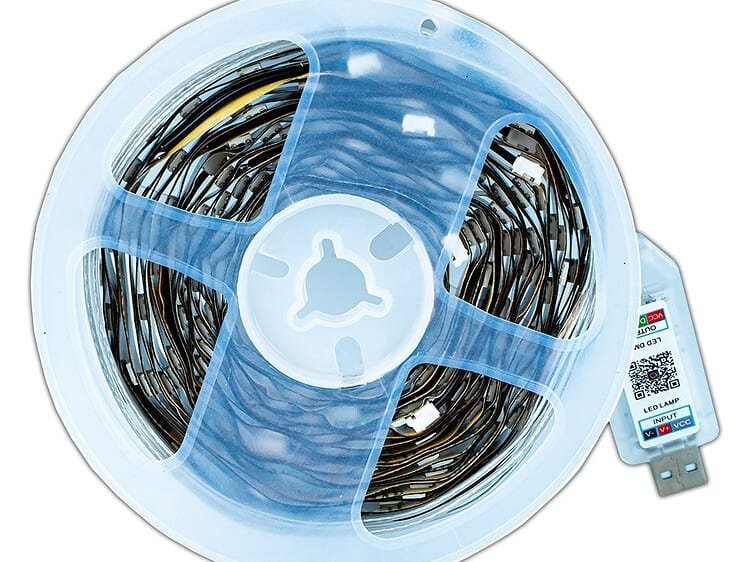 1 telecomanda si 1 piesa conector tip hub.