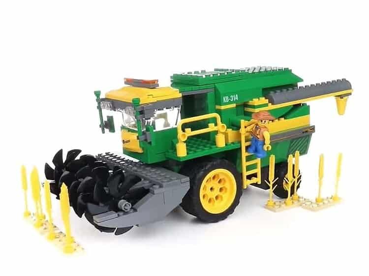 - Setul de blocuri de constructii include nu numai o combina agricola